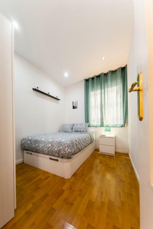 Colegiata Apartment Мадрид Екстериор снимка