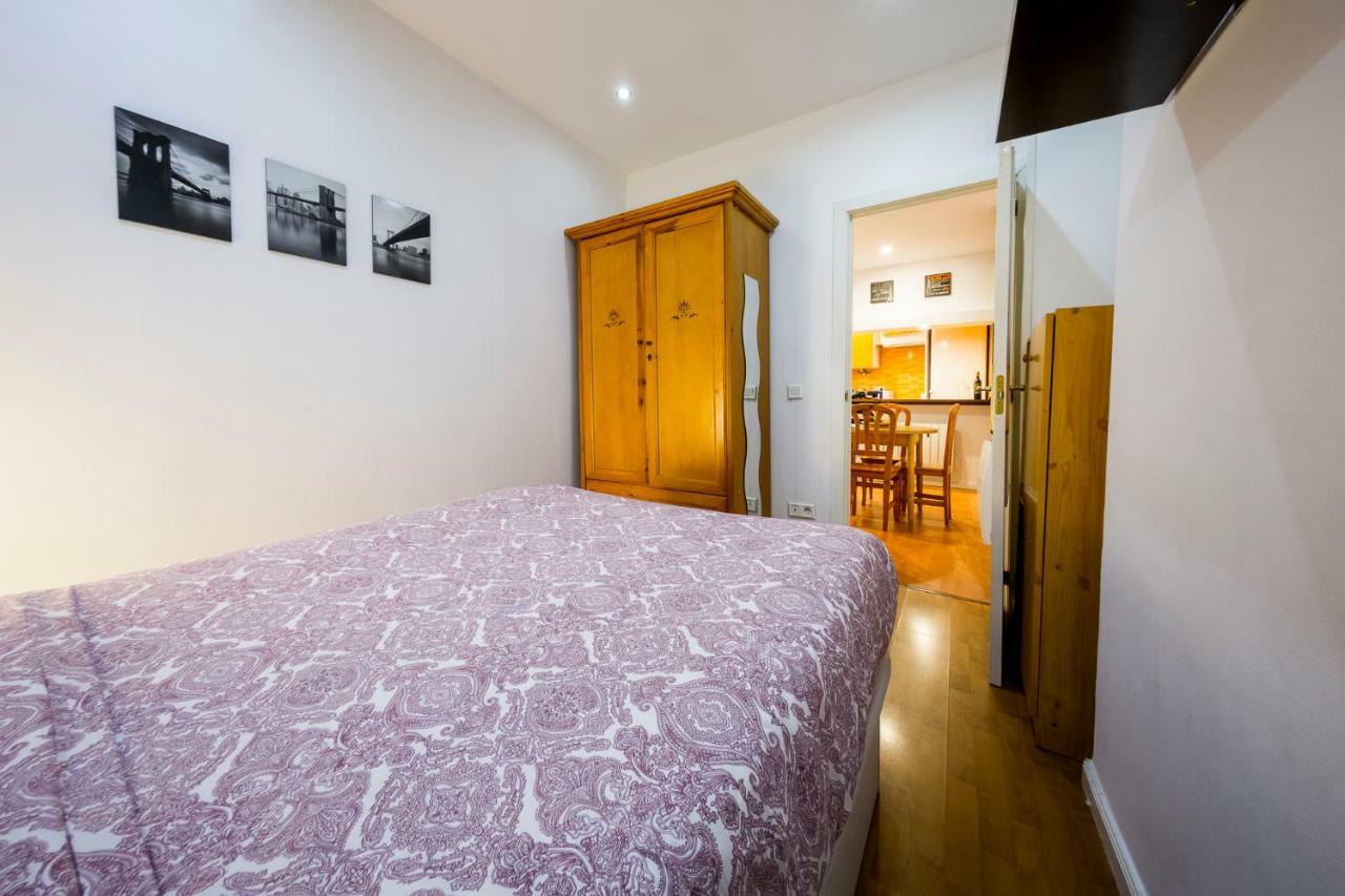 Colegiata Apartment Мадрид Екстериор снимка