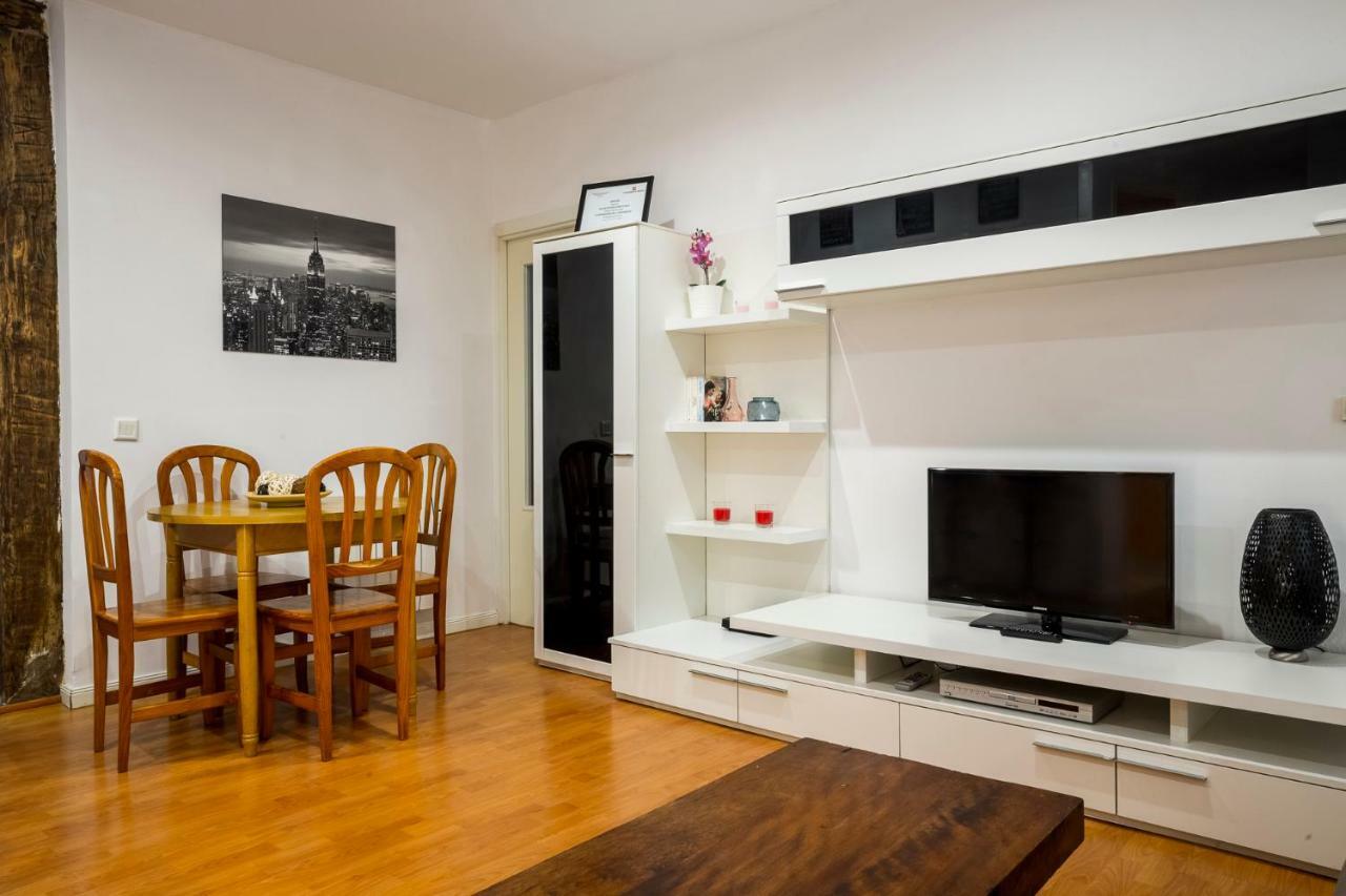 Colegiata Apartment Мадрид Екстериор снимка