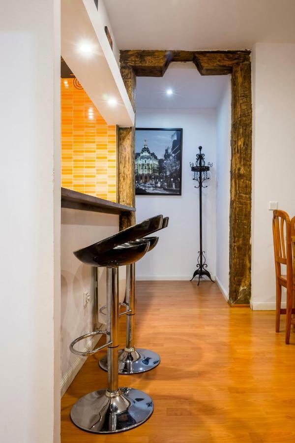 Colegiata Apartment Мадрид Екстериор снимка