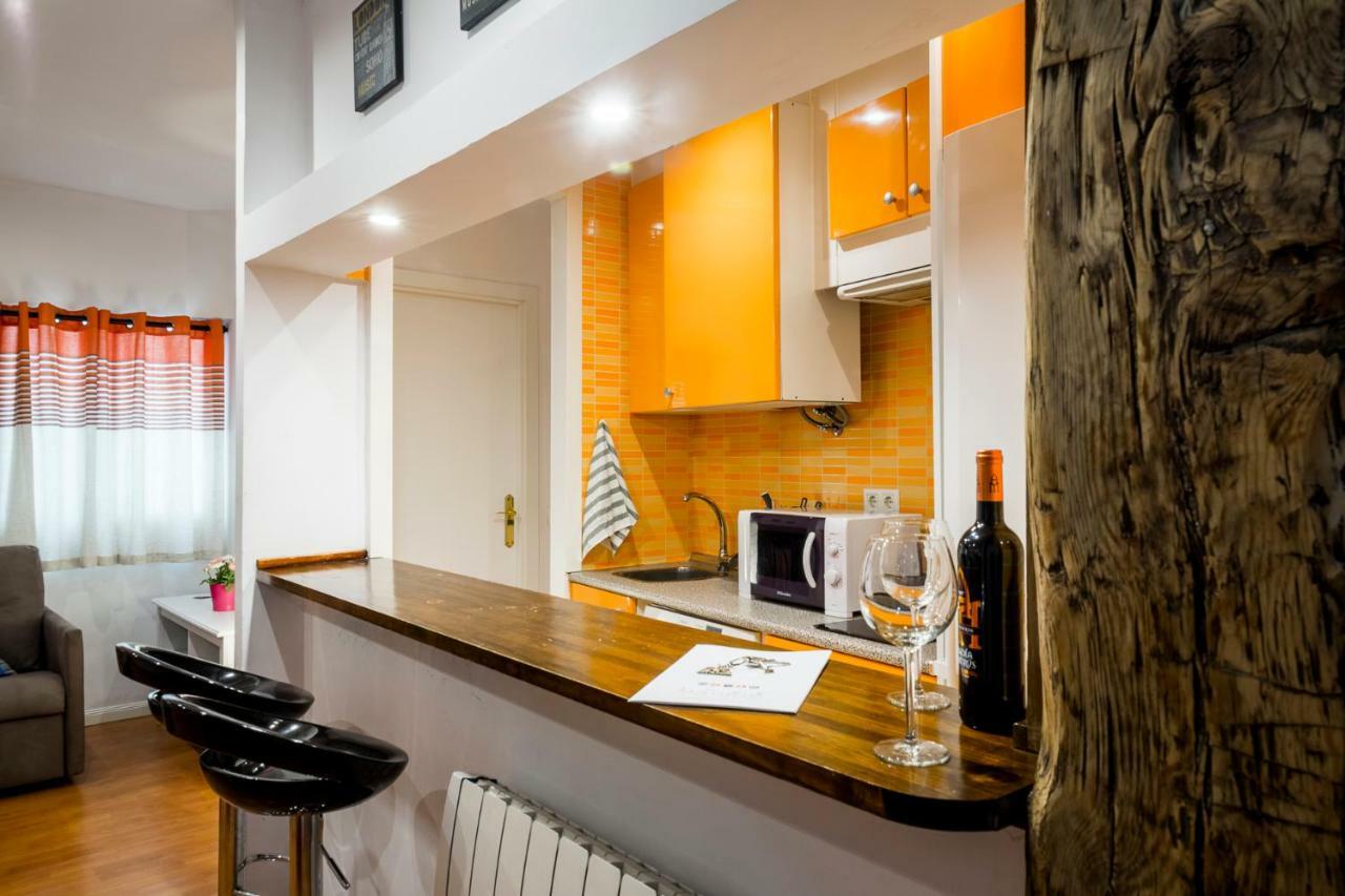 Colegiata Apartment Мадрид Екстериор снимка